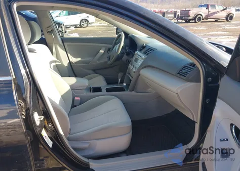 2010 Toyota Camry z USA, uszkodzony, nr VIN 4T1BF3EKXAU537564